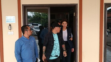 img-title Nikita Mirzani Ditahan, Putra Bungsu Menangis Tak Bisa Tidur