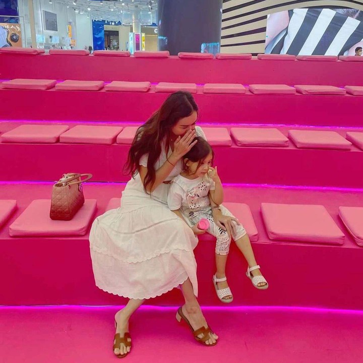 <p>"Enggak terasa Bella sudah gede ya," tutur seorang netizen. "Bella sayang kok cepat gede ya, gemess," ungkap yang lainnya. (Foto: Instagram: @aurakasih)</p>