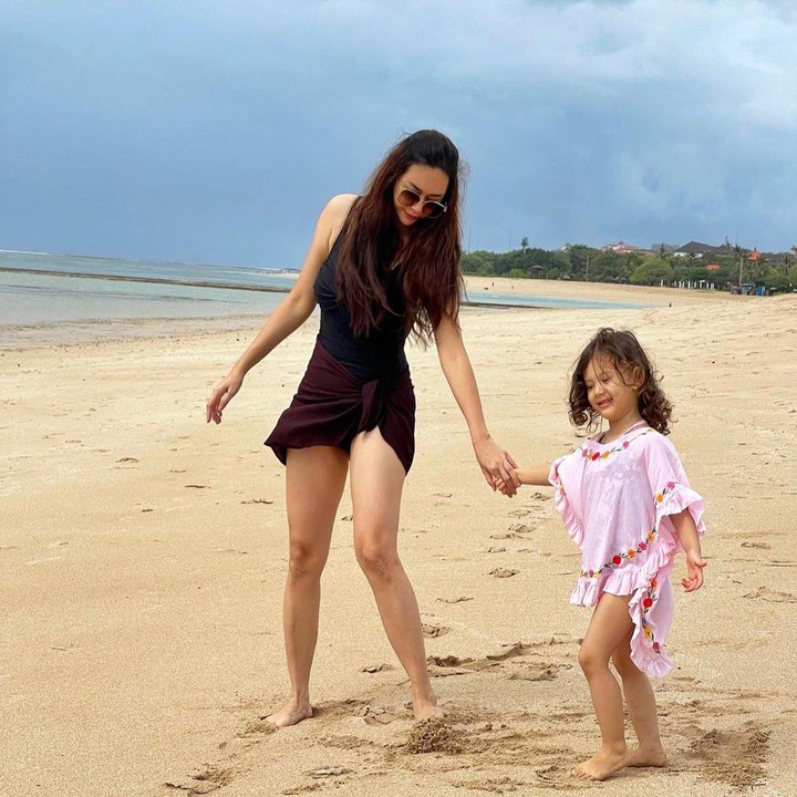 <p>Banyak netizen yang berharap agar Bella tidak tumbuh besar dengan cepat, Bunda. Hal ini karena mereka masih ingin melihat tingkah Bella yang menggemaskan. (Foto: Instagram: @aurakasih)</p>