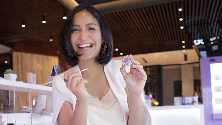 Potret Terbaru Caca Tengker Potret Terbaru Caca Tengker