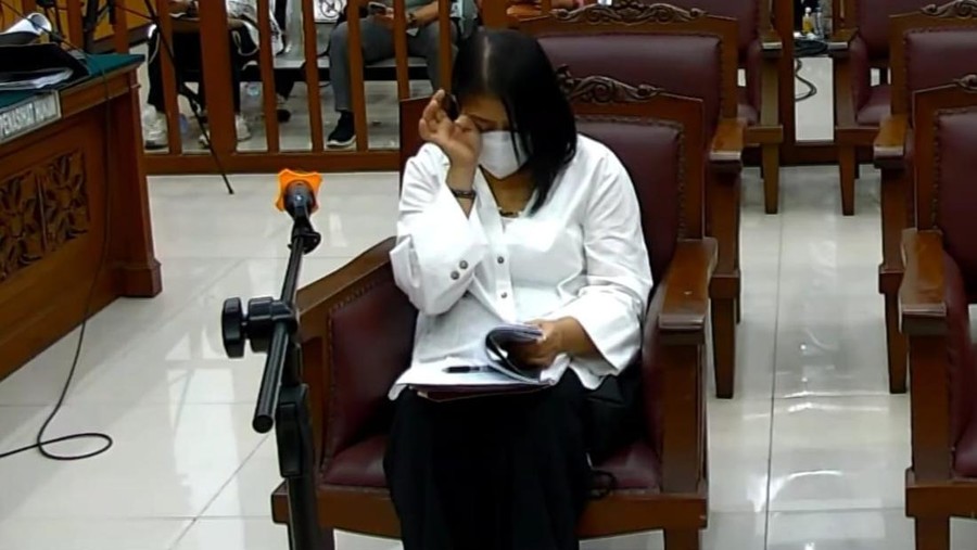 Putri Candrawathi usap mata dengan eksepsi di PN Jaksel  (Wilda-detikcom)