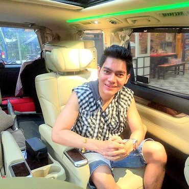 8 Potret Satria Mulia Jadi Sorotan Usai Bongkar Artis yang Sewa Mobil Mewah