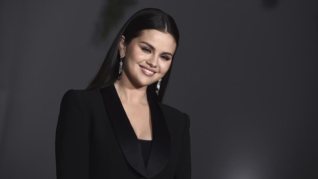 Selena Gomez menuai kritik dari netizen setelah memutuskan untuk rehat dari media sosial imbas adanya perang antara Hamas dan Israel.