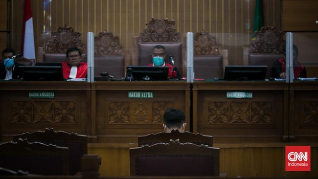 Majelis hakim PN Jaksel menunda kelanjutan persidangan pembunuhan Brigadir J dengan terdakwa Bripka Ricky Rizal dan Kuat Ma'ruf jadi Rabu (26/10).