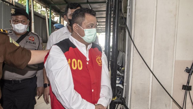 Asisten rumah tangga Ferdy Sambo, Kuat Ma'ruf turut didakwa melakukan pembunuhan berencana terhadap Brigadir Yosua Hutabarat atau Brigadir J.