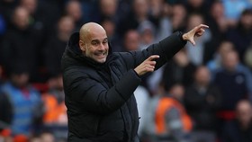Ejek Guardiola, MU Pamer Foto Julia Roberts
