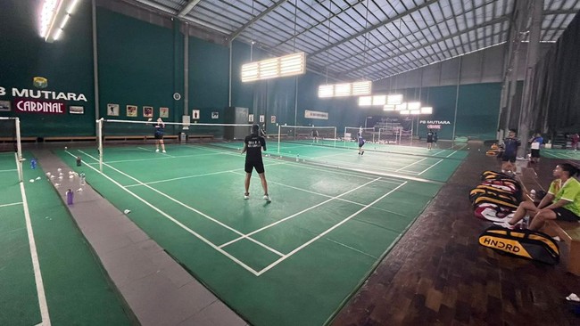 PB SGS dan PB Mutiara Cardinal banyak melahirkan bintang lapangan dari markas mereka di Bumi Parahyangan. Pandemi Covid-19 lalu sempat menghantam mereka.