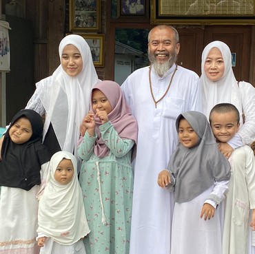 Cerita Syekh Puji Kini Hidup Tenang Bersama 2 Istri yang Akur