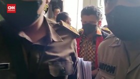 VIDEO: Ferdy Sambo Pakai Rompi Tahanan Lagi saat Keluar Ruang Sidang
