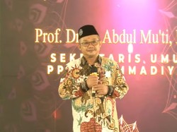 Video: Momen Abdul Muti Jalan Sehat untuk Peringati Hardiknas 2025