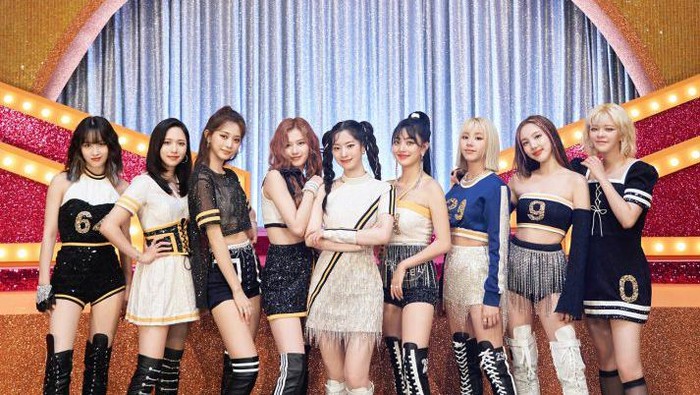 Album The Feels yang dirilis pada 2021menjadi penanda aktivitas TWICE di negeri barat. Melalui lagu berbahasa Inggris tersebut, TWICE berhasil menembus chart Billboard Hot 100 untuk pertama kalinya./ Foto: soompi.com