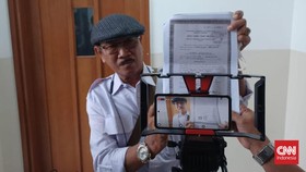 Pria Ngaku Rekan SMA Jokowi Hadir di PN Jakpus, Bawa Salinan Ijazah