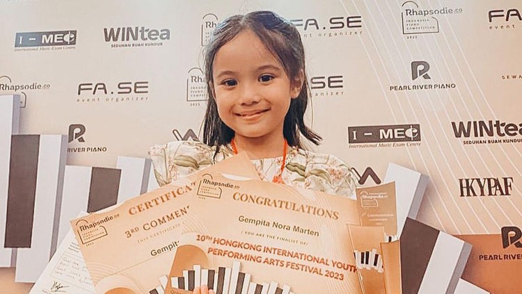Bangganya Gading dan Gisel Usai Gempi Lomba Piano