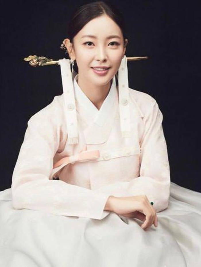 Bintang serial komedi 'Welcome to Waikiki', Go Won Hee, menikah dengan seorang CEO perusahaan produk suplemen diet, Beauties./ foto: instagram.com/go_wonhee