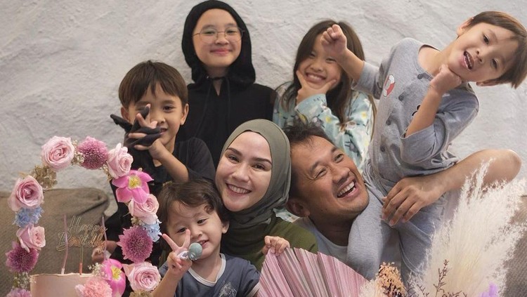 Harapan di Ulang Tahun Anak Pertama Zaskia Mecca Harapan di Ulang Tahun Anak Pertama Zaskia Mecca