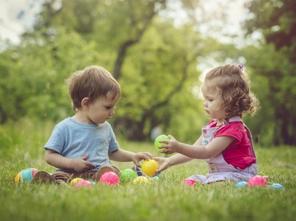 5 Cara Menghadapi Emosi Anak yang Mainannya Direbut, Jelaskan Arti Berbagi
