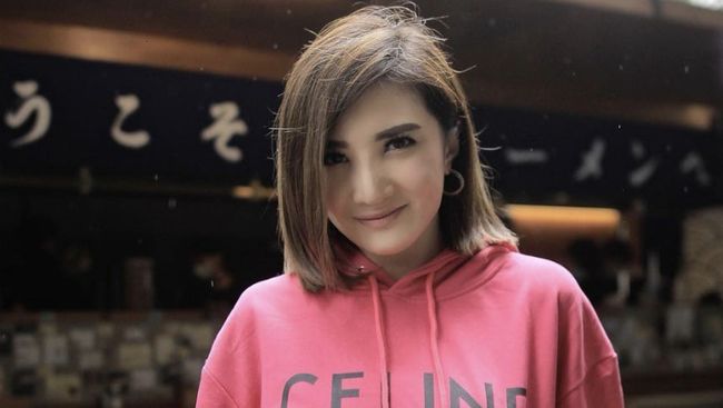 Kiki Amalia menyebut Agung yang berusia 38 tahun dan menjadi calon suaminya itu belum pernah menikah sebelumnya.
