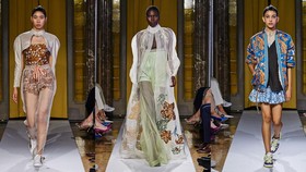 Desainer Jenny Yohana Kansil Raih Genius of Gianni Versace Award