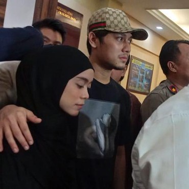 Diduga Bawa Mobil Ngebut , Rizky Billar Diamuk Warga Komplek Tempat Tinggalnya