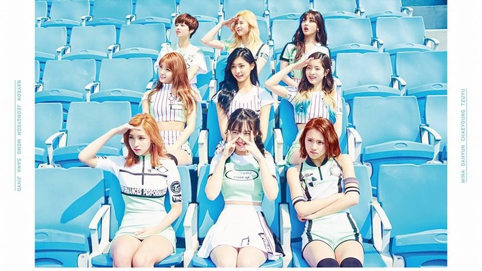 Pada era Cheer Up yang merupakan comeback perdananya setelah debut, TWICE berhasil meraih trophy pertama sejak debut. Mengesankannya, mereka mengumpulkan total 11 trophy dari acara musik dan 2 penghargaan Song of The Year dari lagu ini./ Foto: soompi.com