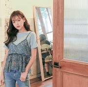 Manipulasi Usia dengan 7 Ide Padu Padan Kaus Polos Agar Lebih Modis dan Awet Muda