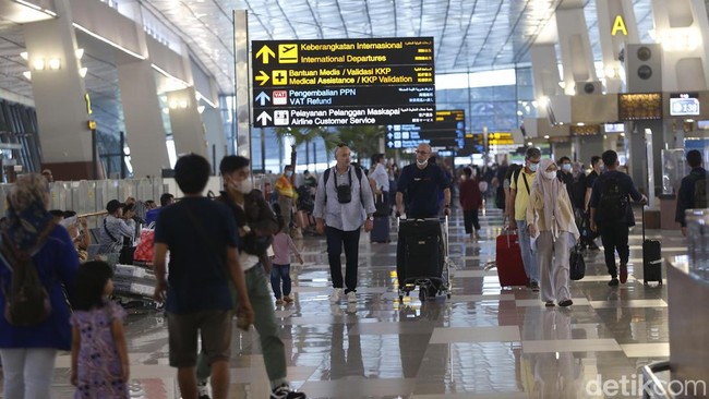 AP II memproyeksi jumlah penumpang di Bandara Soekarno-Hatta saat imlek mencapai 102.894 penumpang.
