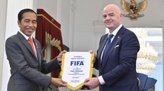 Presiden FIFA Pamer Foto Bareng Jokowi, Ada Apa?