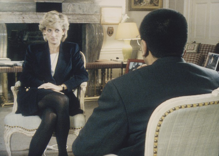 Martin Bashir interviews Princess Diana in Kensington Palace for the television program Panorama. (Photo by © Pool Photograph/Corbis/Corbis via Getty Images) Martin Bashir interviews Princess Diana in Kensington Palace for the television program Panorama. (Photo by © Pool Photograph/Corbis/Corbis via Getty Images)