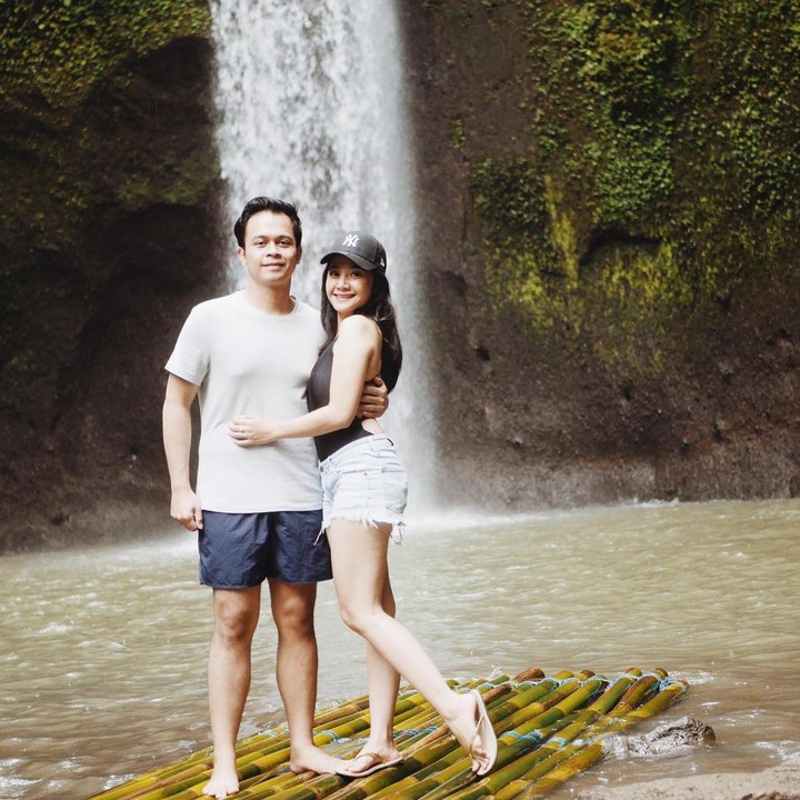 <p>Rio Alief dan Clerence Cynthia dikenal sebagai pasangan yang selalu terlihat mesra sejak masih berpacaran. Setelah menikah, keharmonisan mereka semakin terpancar dari setiap foto yang mereka bagikan. (Foto: Instagram @clerence.ca)</p>