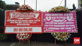 Sidang Bharada E Dijaga Ketat, Karangan Bunga Berjejer di PN Jaksel