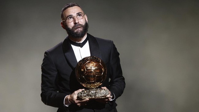 Penyerang Karim Benzema disebut telah tanda tangan kontrak dengan klub Liga Arab Saudi Al Ittihad.