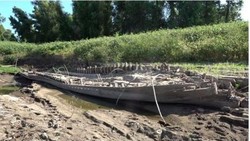 Foto Kapal Abad ke-19 yang Muncul Saat Air Sungai Terpanjang di Dunia Surut