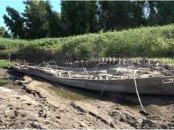 Foto Kapal Abad ke-19 yang Muncul Saat Air Sungai Terpanjang di Dunia Surut