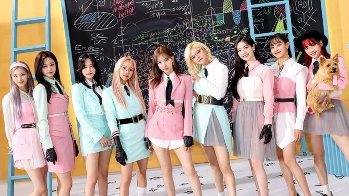 Tahun 2021 ditutup oleh TWICE dengan perilisan full album ketiga bertajuk Formula of Love: O+T=/ Foto: soompi.com