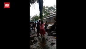 VIDEO: Detik-Detik Atap Minimarket Ambruk Akibat Hujan Lebat