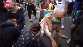 VIDEO: Puluhan Anggota Geng Motor Menangis Saat Bertemu Orang Tua