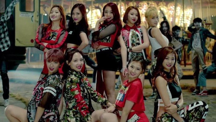 TWICE merupakan sebuah girl group dari acara survival Sixteen yang diproduksi oleh JYP Entertainment. Mereka memulai debutnya dengan merilis mini album The Story Begins pada 20 Oktober 2015./ Foto: soompi.com