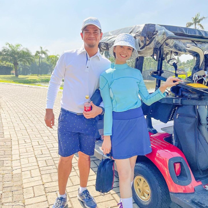 <p>Tak hanya momong anak, Tyara juga hobi melakukan aktivitas fisik bersama sang suami, seperti pergi bermain golf. (Foto: Instagram @tyararenata)</p>