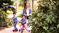 <p>Meski sudah menjadi Bunda tiga anak, Tyara Renata tetap terlihat memesona ketika beraktivitas. (Foto: Instagram @tyararenata)</p>