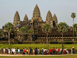 Kamboja Selesaikan Restorasi Tangga dan Pagar Naga Angkor Wat