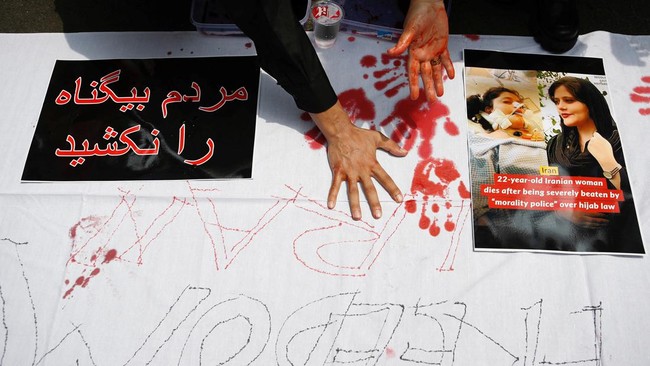 Banyak warga Iran yang menolak mendukung tim nasional sebagai respons atas tindakan keras pemerintah terhadap gelombang protes kematian Mahsa Amini.