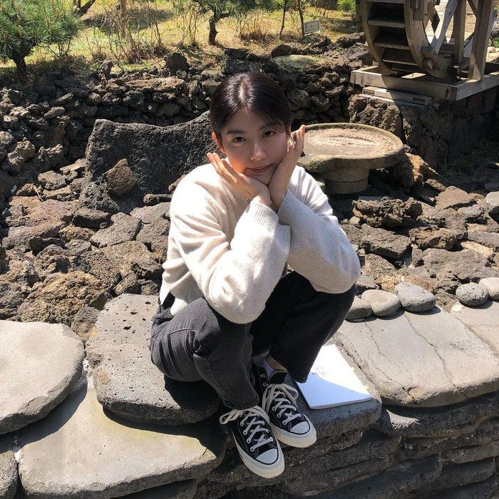 Aktris kelahiran 1995 satu ini memang termasuk salah satu artis Korea populer. Ia juga sudah beradu akting dengan artis berpengalaman lain seperti Ji Chang Wook, Seo In Guk, dan D.O EXO./Foto: Instagram @hyuniiiiiii_95917