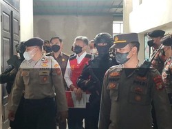 Dikawal Brimob Senjata Lengkap, Brigjen Hendra-Kombes Agus Tiba di PN Jaksel