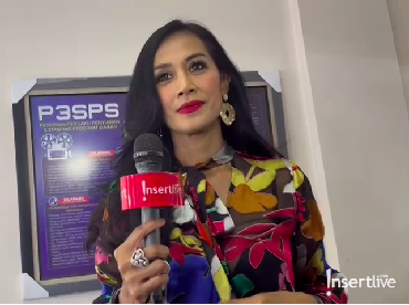 img-title Nggak Suka Ikut Tren, Diah Permatasari Pilih Gunakan Baju Lawas