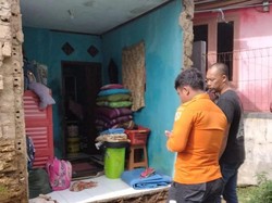 Dinding Kamar Warga Bogor Jebol Usai Diterjang Hujan Deras
