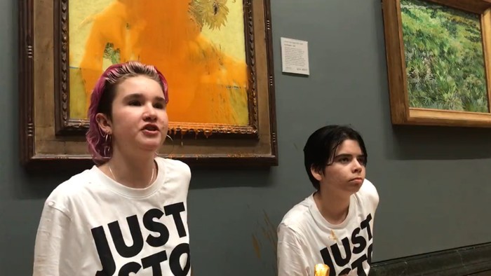 Viral dan Bikin Heboh, Aktivis Muda Melempar Sup Tomat ke Lukisan Van Gogh Bernilai Rp13 Triliun!
