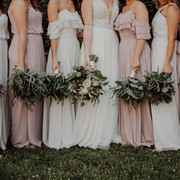 Inspirasi Gaun Bridesmaid Sesuai Bentuk Tubuh, dari Petite, Pear, hingga Curvy!