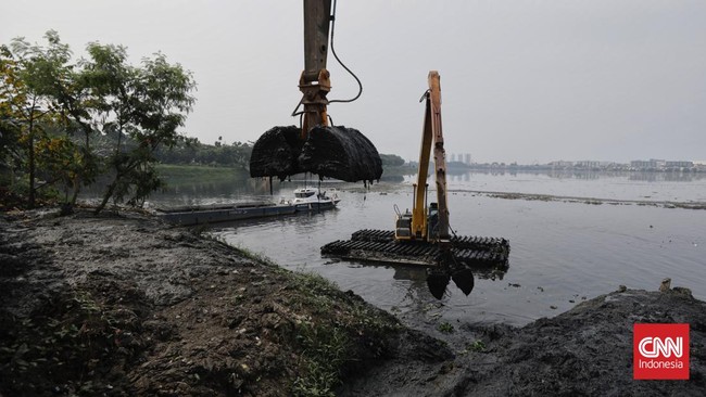 Pj Gubernur DKI Heru Budi menargetkan pembangunan 16 waduk di Jakarta bisa rampung di 2023 demi mengatasi banjir.