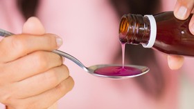 Pandu Riono Sentil BPOM: Etilen Glikol Toksik, Terlarang dalam Obat