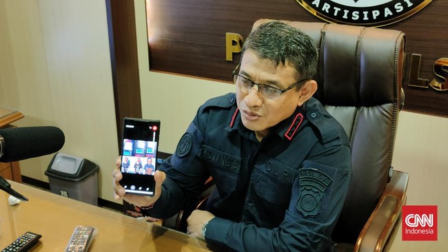 Kabid Humas Polda Sulsel mengatakan oknum polisi yang merupakan anggota Ditintelkam Polda Sulsel ditangkap di Makassar oleh Satnarkoba Polres Gowa.